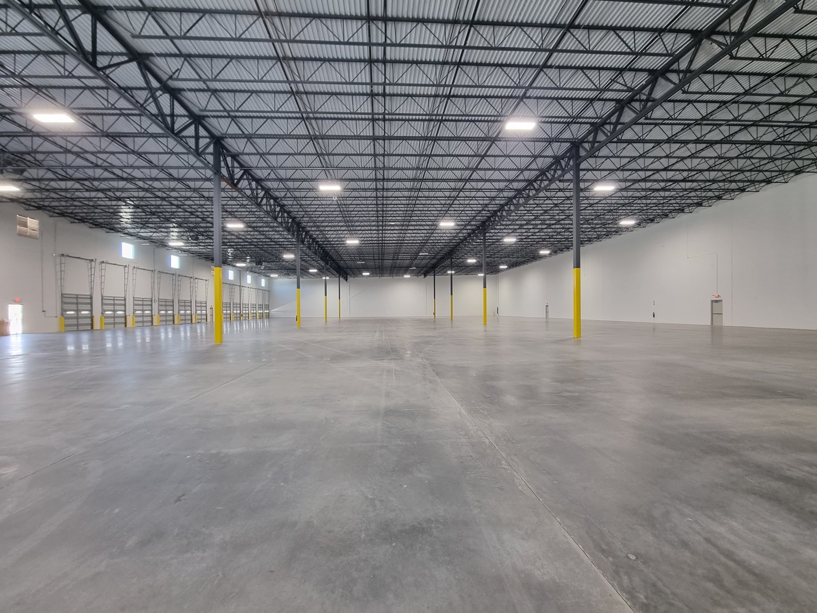 Interior almacén Chronos MX — Houston, Texas