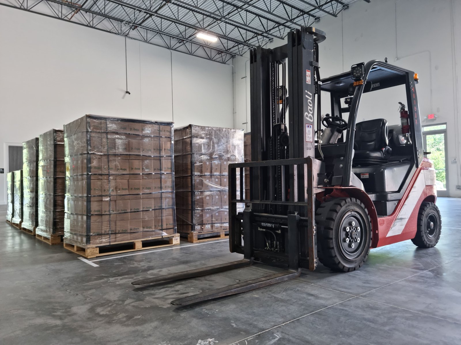 Montacargas en bodega Chronos MX — Houston, Texas