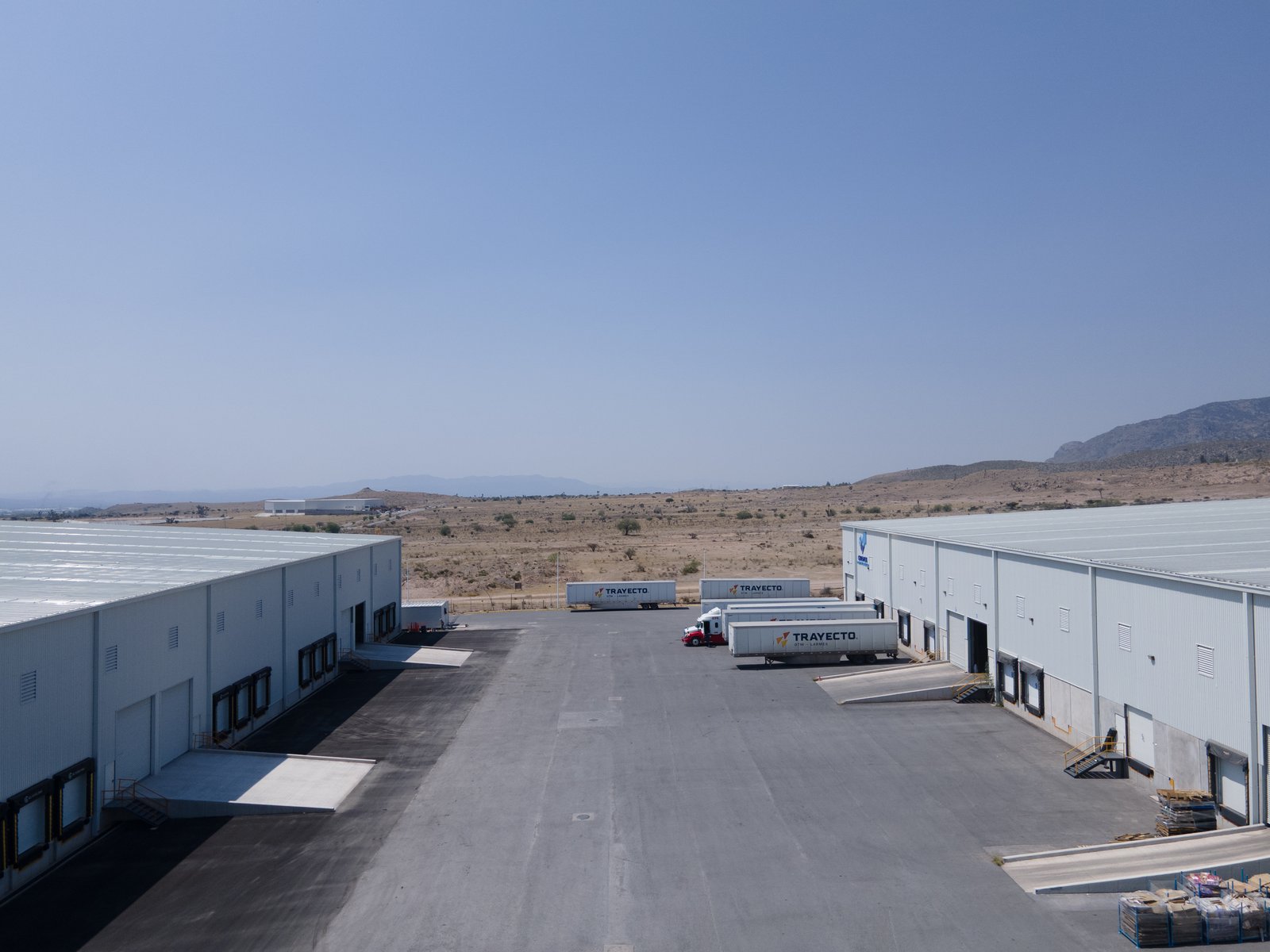 Fachada centro de fulfillment Chronos MX — SLP